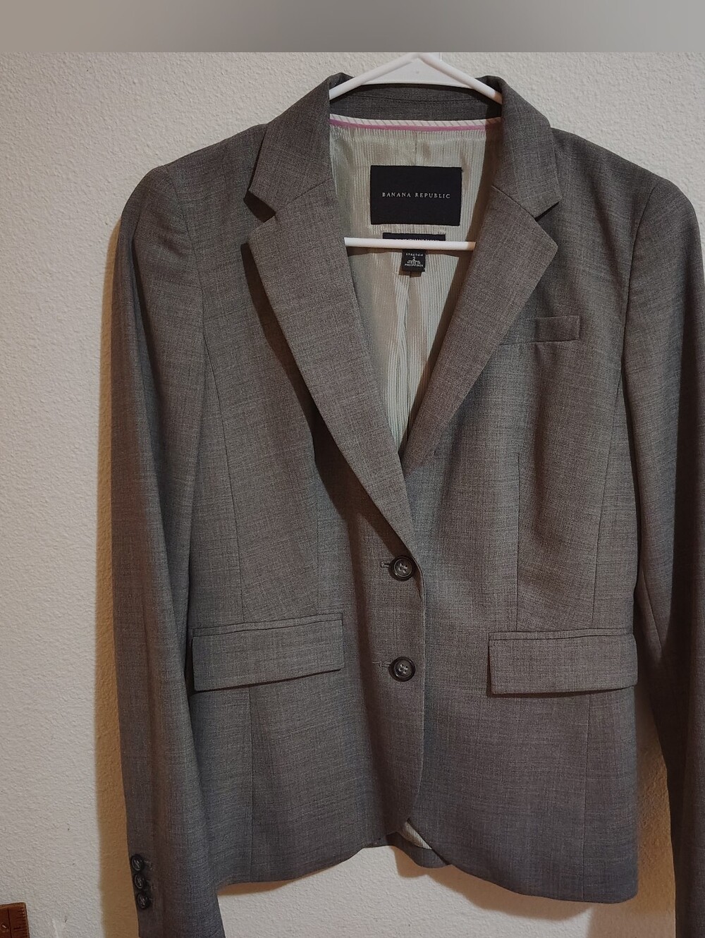 Banana Republic Women's Gray Virgin Wool Italian Fabric Two-Button Blazer Size 2